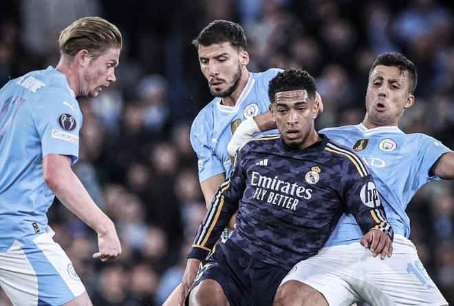 两队激烈对 两队激烈对